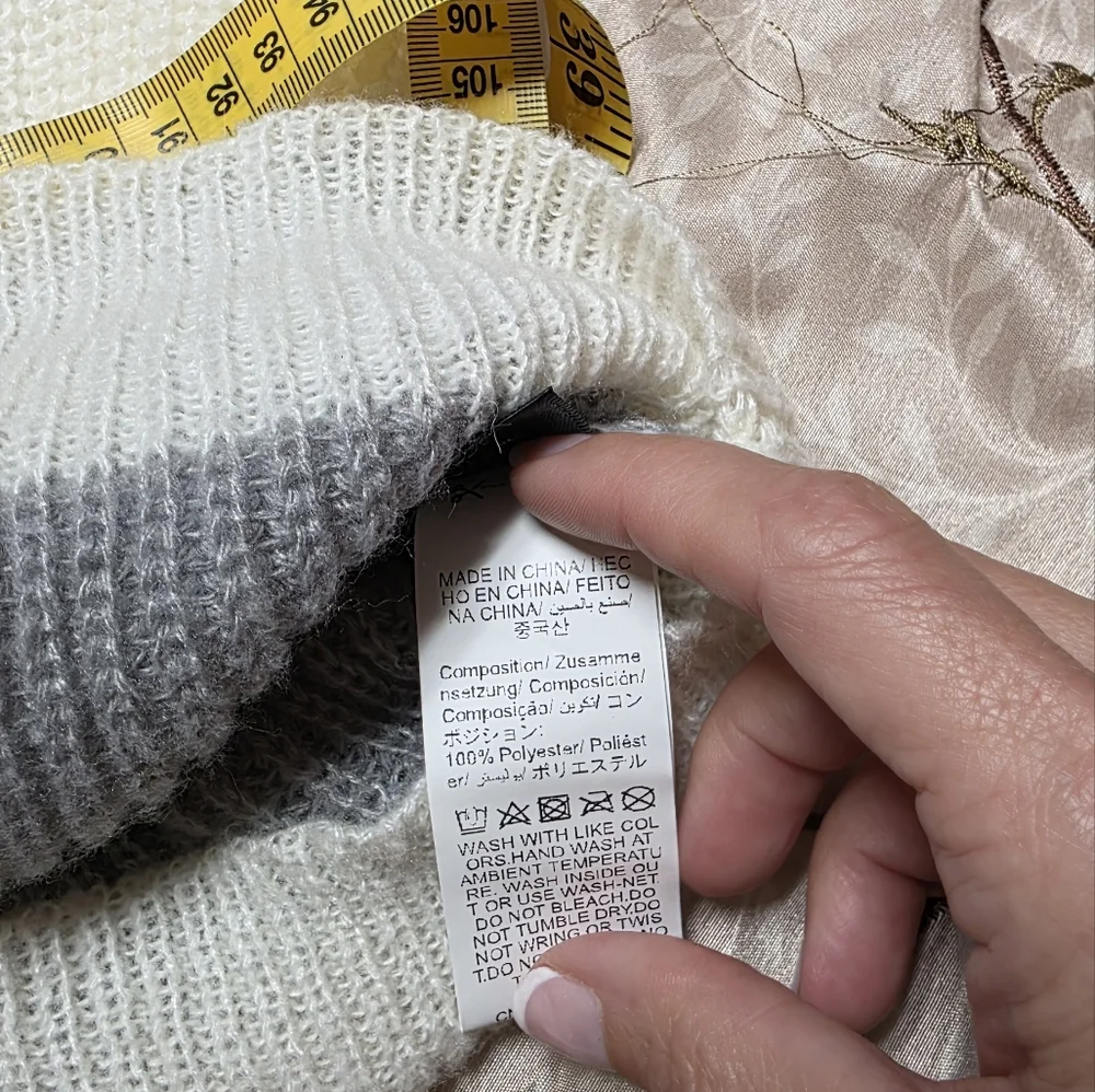 Shein Women’s Striped Knit Sweater Size Small Gray White Long Sleeve Pullover - Picture 6 of 6